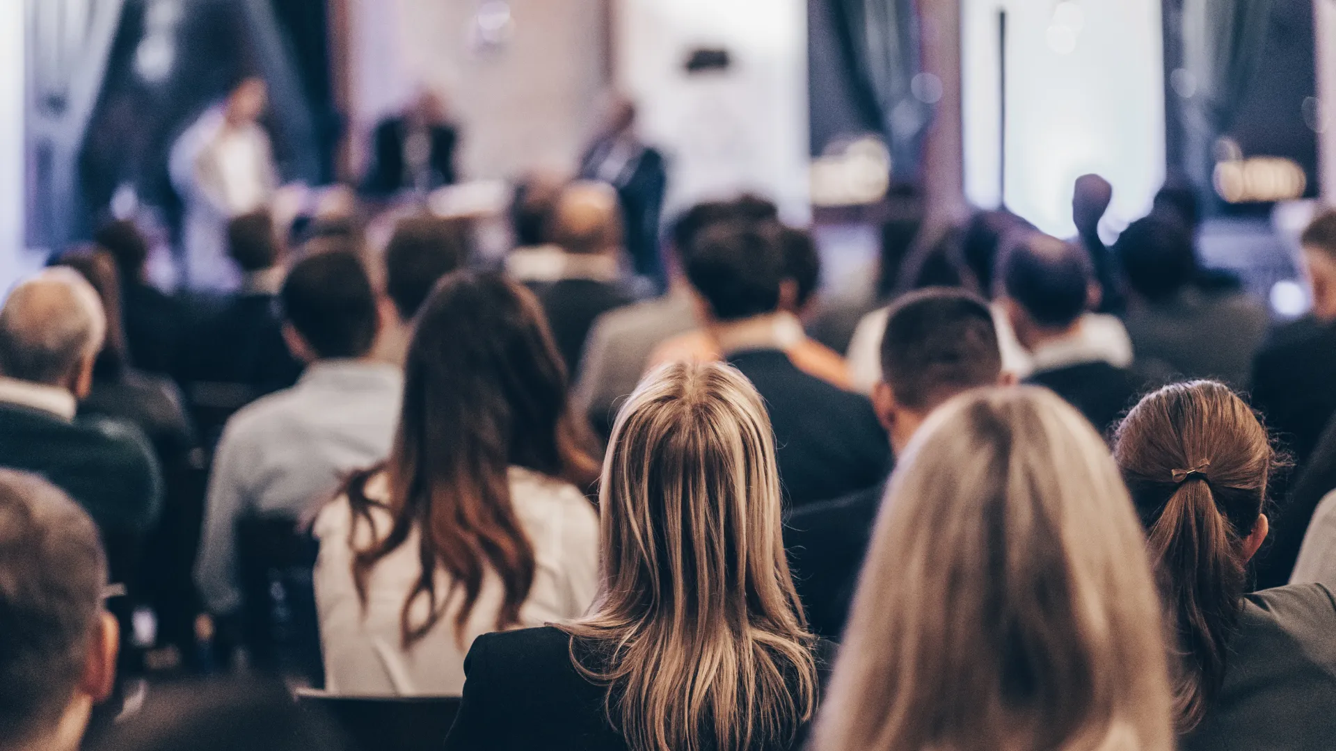 How to Plan a Successful Corporate Event 5 hybrid town hall event